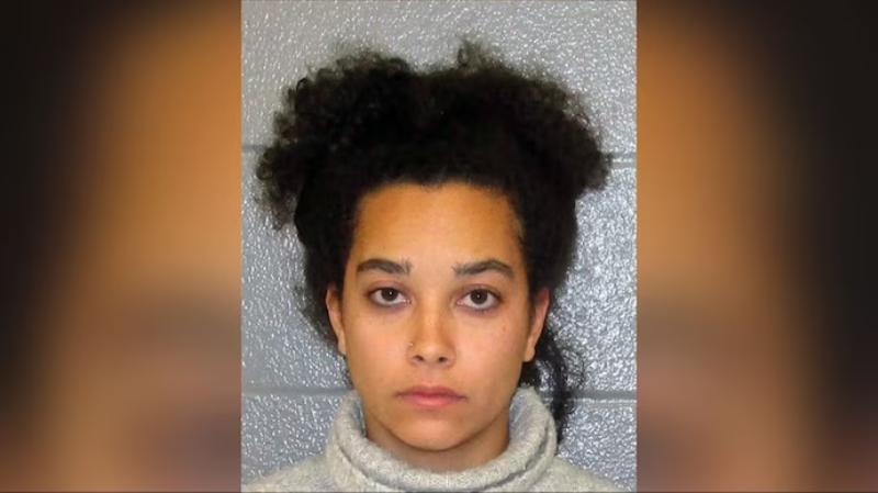 Thấy con trai 18 tuổi làm chuyện ấy với cô giáo ngay trên xe ô tô, người mẹ sợ hãi đến mức ngã gục-1