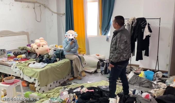 Về nhà sau vài ngày ở bên ngoài, cảnh tượng trong phòng của vợ khiến anh chồng tím mặt-1