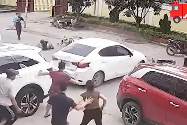 Cảnh đổ nát trong trận động đất khiến 111 người thiệt mạng ở Trung Quốc-11