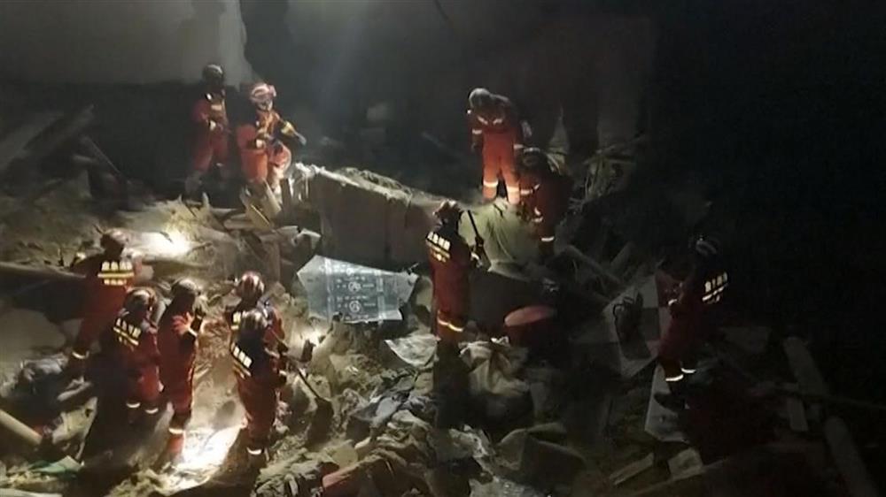 Cảnh đổ nát trong trận động đất khiến 111 người thiệt mạng ở Trung Quốc-9