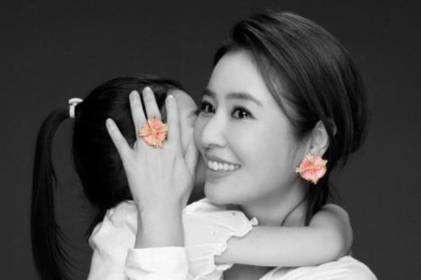 Vợ chồng Lâm Tâm Như và Hoắc Kiến Hoa nhận mưa lời khen vì hành động tinh tế với tình cũ của đối phương-5