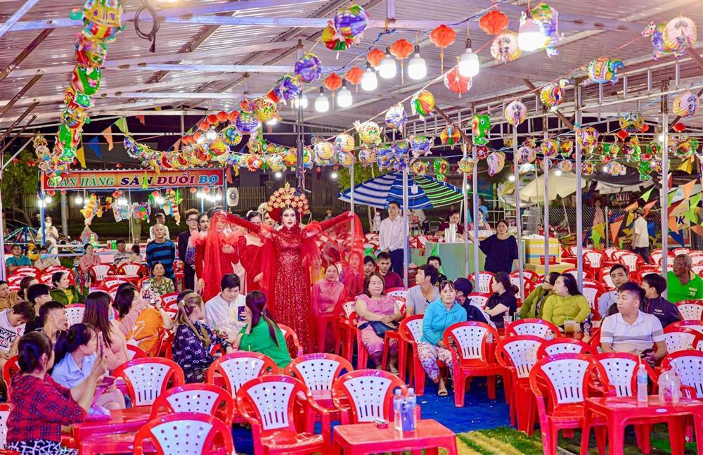 Lời cầu xin đừng gọi mẹ là pê đê của con gái nữ hoàng lô tô-2