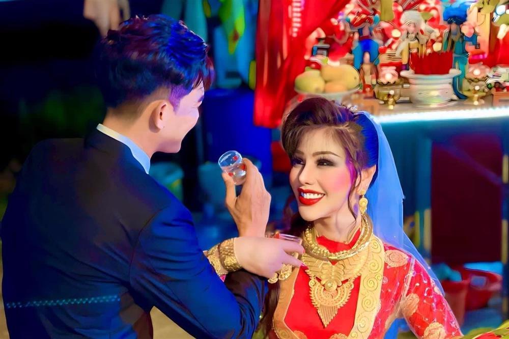 Lời cầu xin đừng gọi mẹ là pê đê của con gái nữ hoàng lô tô-3