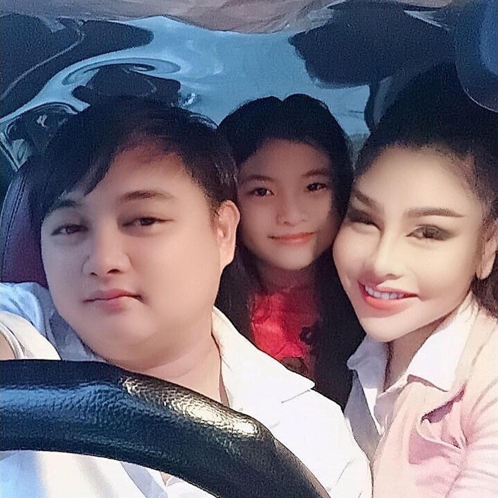 Lời cầu xin đừng gọi mẹ là pê đê của con gái nữ hoàng lô tô-4