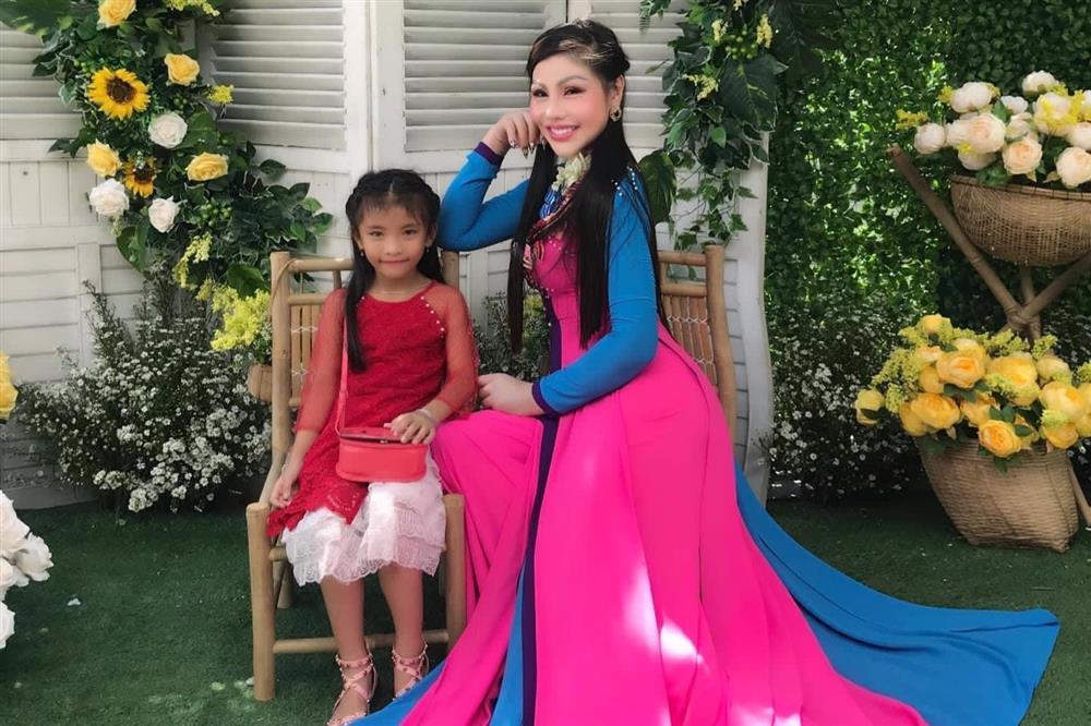 Lời cầu xin đừng gọi mẹ là pê đê của con gái nữ hoàng lô tô-6