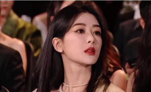 Vừa được khen lấn át Địch Lệ Nhiệt Ba, Dương Tử bị chất vấn chỉnh sửa quá đà trên thảm đỏ-4