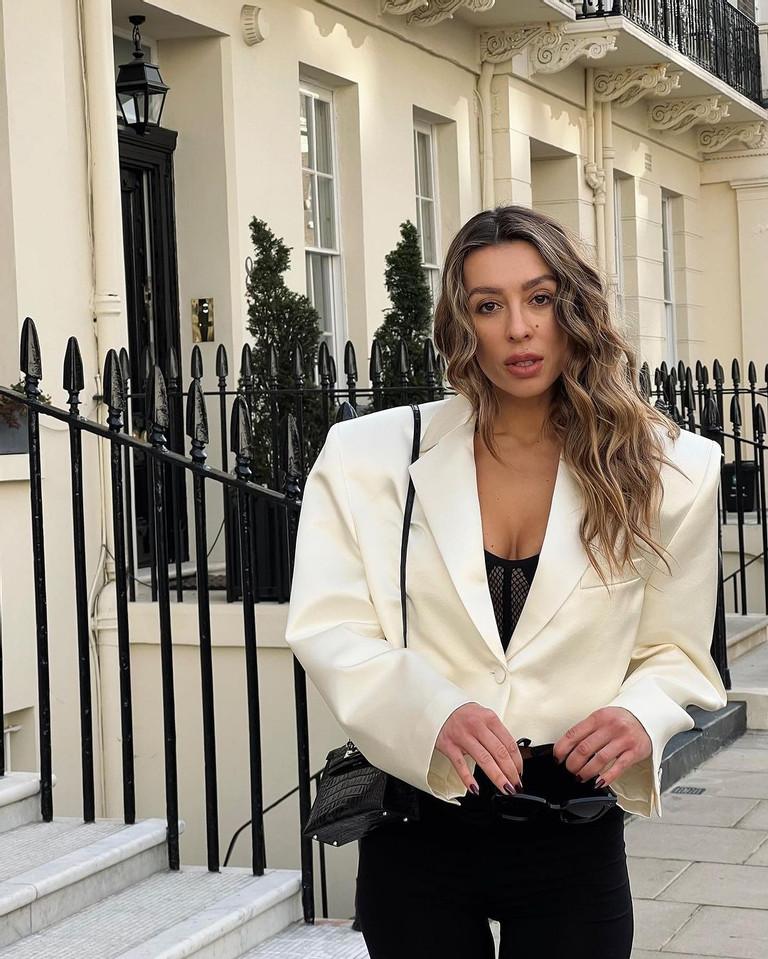 Tom Cruise thuê trọn một tầng nhà hàng để hẹn hò với người mẫu kém 25 tuổi-2