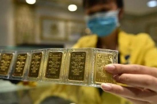 Chưa từng có trong lịch sử: Giá vàng tiến sát 75 triệu đồng/lượng