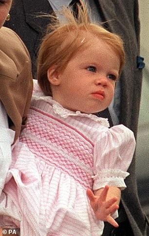 Ảnh thời bé của Công nương Kate gây sốt vì quá giống Hoàng tử Louis-10