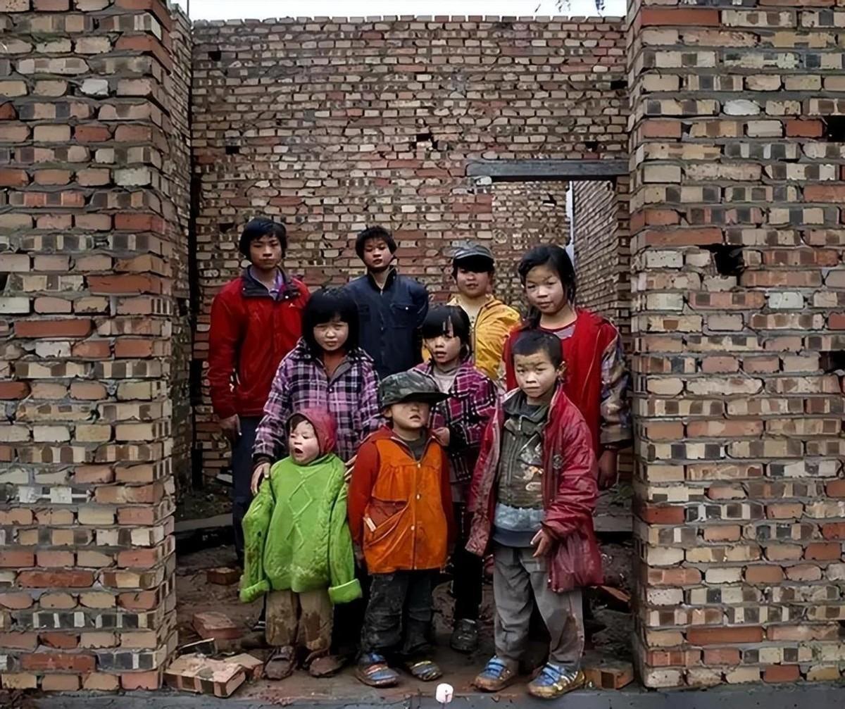 Bi kịch của người đàn ông ép vợ sinh 11 con trong 16 năm-4