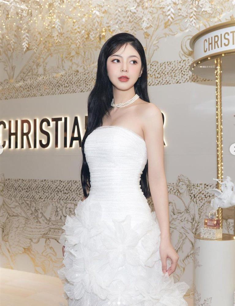 Liz Kim Cương sở hữu nét đẹp thần tiên tỷ tỷ, khéo mặc trang phục khoe trọn da trắng như ngọc-2