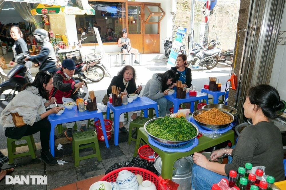 Gia đình ba đời bán canh bún cua - món ngon thời bao cấp ở Hà Nội-2