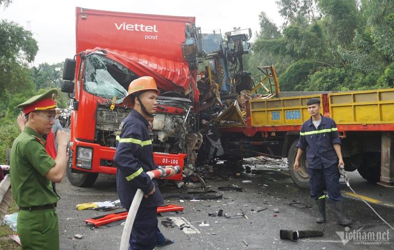 Hai xe tải đối đầu trên đường tránh Nam Hải Vân, 4 người mắc kẹt trong cabin-2