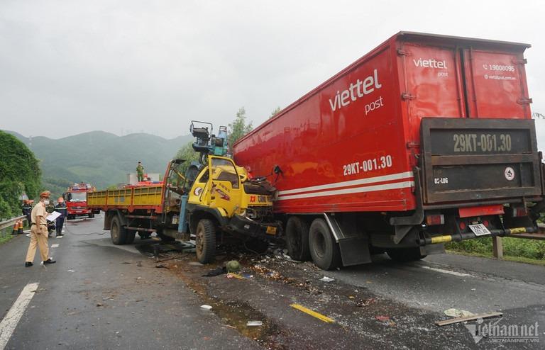 Hai xe tải đối đầu trên đường tránh Nam Hải Vân, 4 người mắc kẹt trong cabin-3