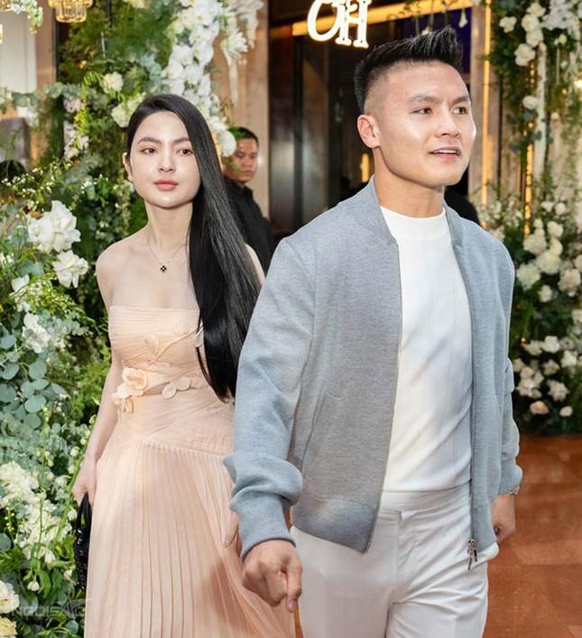 Cận cảnh chiếc nhẫn kim cương Quang Hải cầu hôn bạn gái Chu Thanh Huyền-1