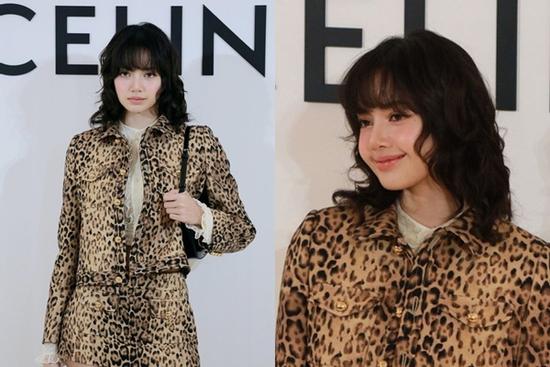 Lisa mái tóc xoăn lạ lẫm, gây sốt khi chụp cùng diễn viên Park Bo Gum