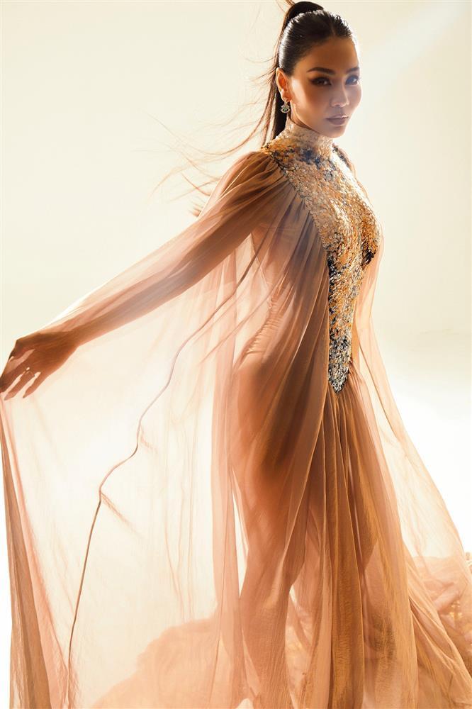 Thu Minh khoe thân hình nóng bỏng ở độ tuổi U50-2