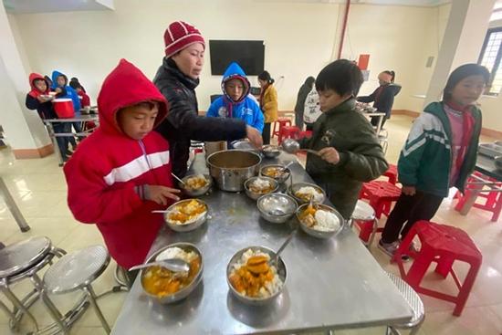 Sẽ nhờ cơ quan điều tra nếu không thể làm rõ vụ '11 học sinh ăn 2 gói mì'