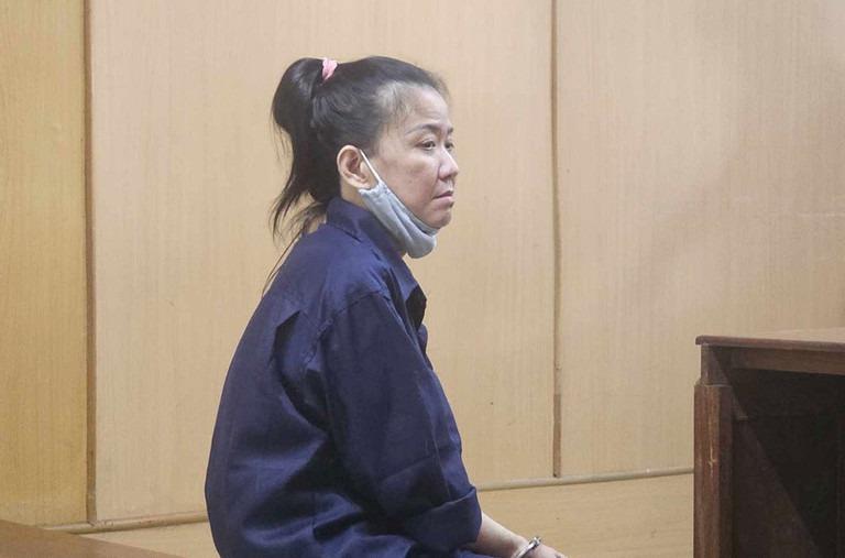 Thường xuyên bị đánh đập, người phụ nữ cầm dao đâm thẳng ngực chồng hờ-1