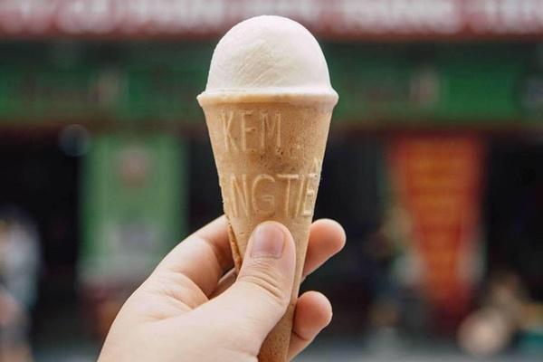 Ăn kem làm rơi ra đất gây tai họa, cặp đôi phải bồi thường hàng trăm triệu đồng-2