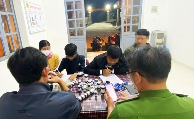 Phát hiện 2 học sinh lớp 9 chế tạo pháo, rao bán trên mạng-1