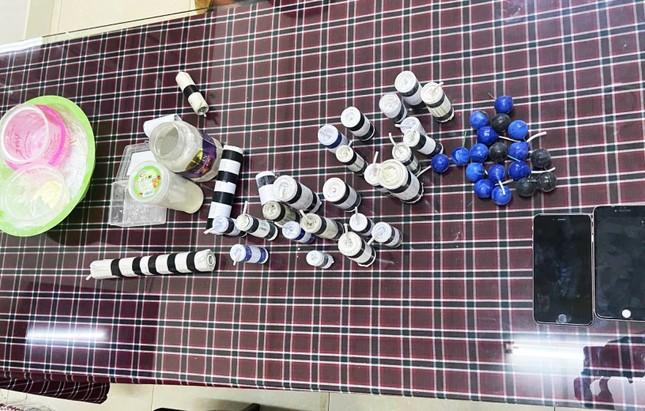 Phát hiện 2 học sinh lớp 9 chế tạo pháo, rao bán trên mạng-2