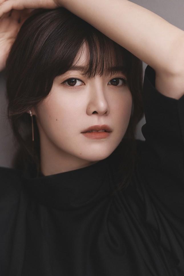 Goo Hye Sun xuất hiện tựa thiên thần khi tiếp tục gia hạn cùng công ty quản lý cũ-2