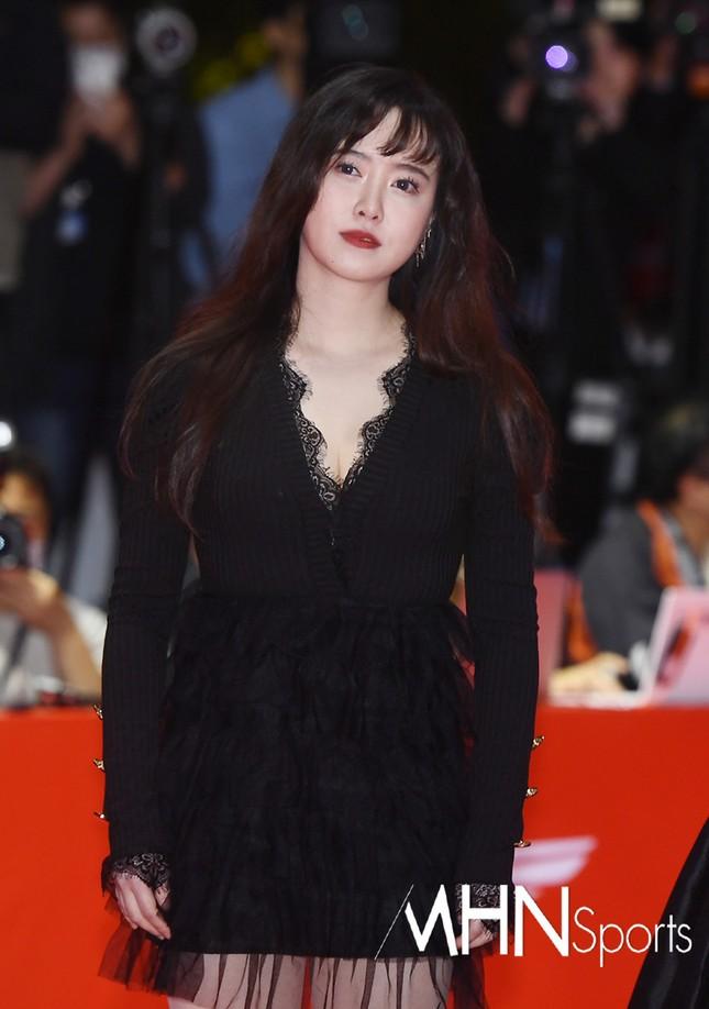 Goo Hye Sun xuất hiện tựa thiên thần khi tiếp tục gia hạn cùng công ty quản lý cũ-3