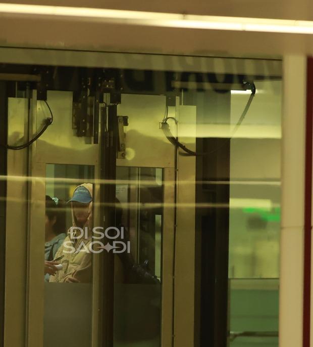 Katy Perry đến Việt Nam, diện đồ đơn giản nhưng thần thái vẫn cực nổi bật-3