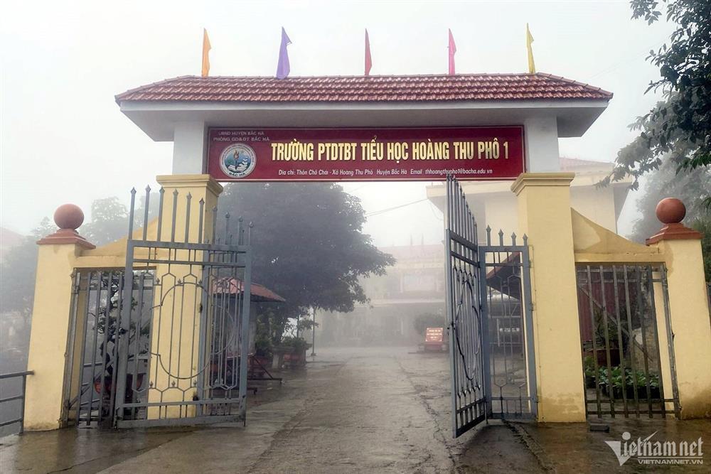 Hình ảnh suất cơm có thịt ở trường Hoàng Thu Phố 1-1