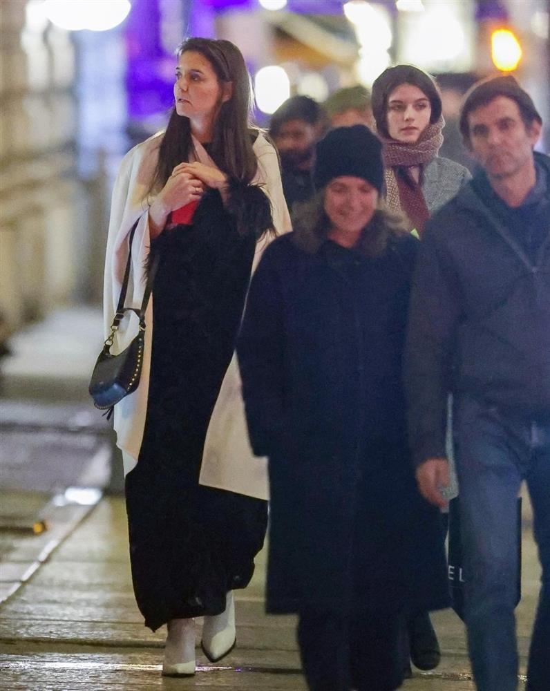 Tom Cruise hẹn hò trở lại, Suri Cruise tinh ý đồng hành bên mẹ xuống phố-2