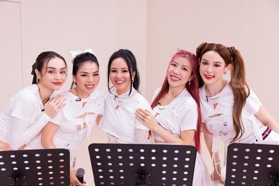 Hồng Nhung, Huyền Baby xót xa vì mải luyện tập không có thời gian cho con