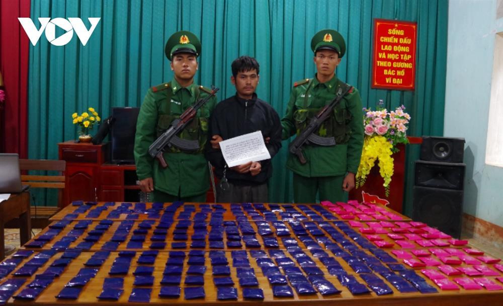 Bắt giữ đối tượng người nước ngoài mua bán 60.000 viên ma túy tổng hợp-1