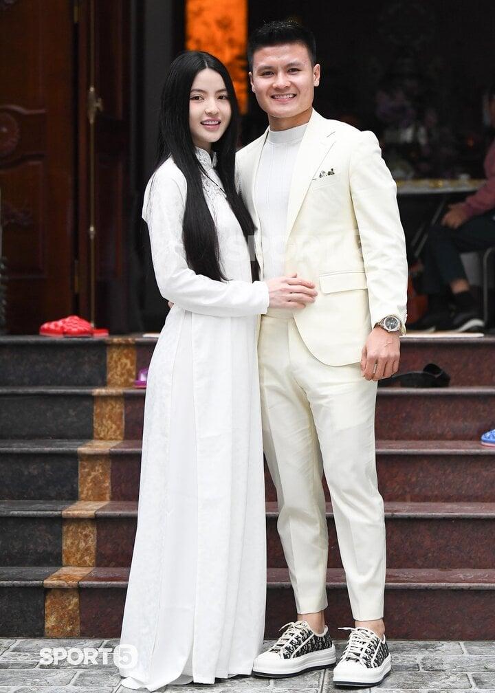Loạt khoảnh khắc tình bể bình của Quang Hải và vợ sắp cưới-1