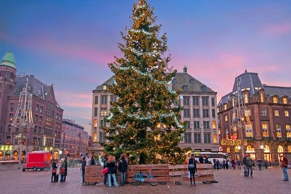 Những truyền thống Giáng sinh lạ lùng trên thế giới-6