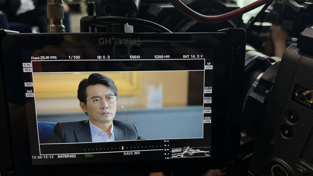 Vẻ lịch lãm của phụ huynh có duyên nợ với Quỳnh Kool trong Chúng Ta Của 8 Năm Sau-1