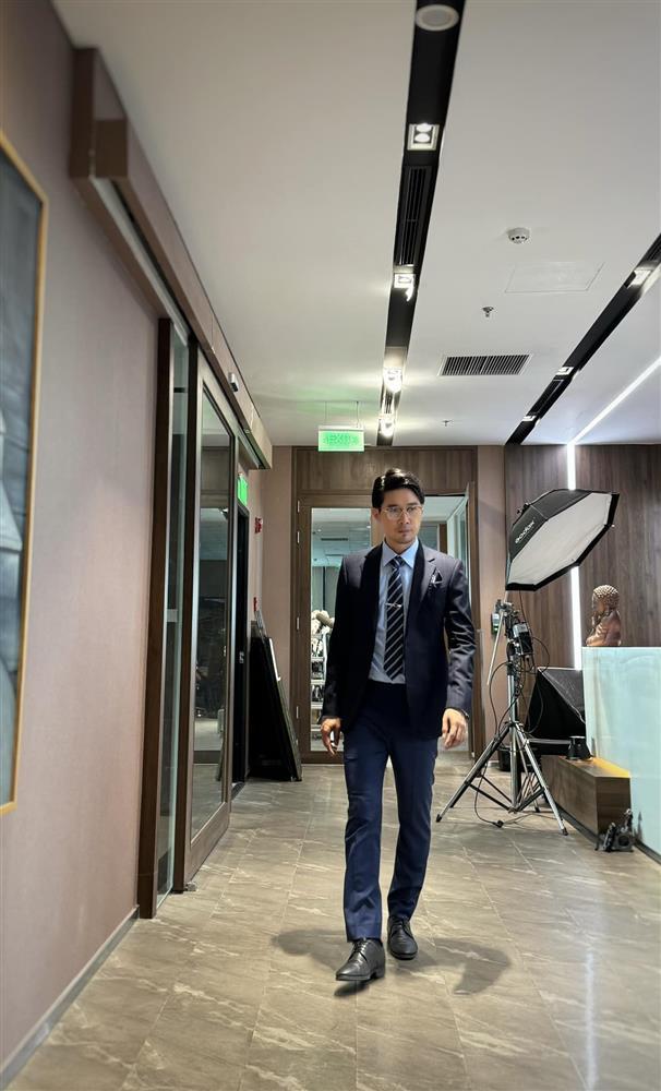 Vẻ lịch lãm của phụ huynh có duyên nợ với Quỳnh Kool trong Chúng Ta Của 8 Năm Sau-3