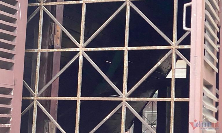 Sập trần gỗ trong lớp, nhiều học sinh phải nhập viện-2