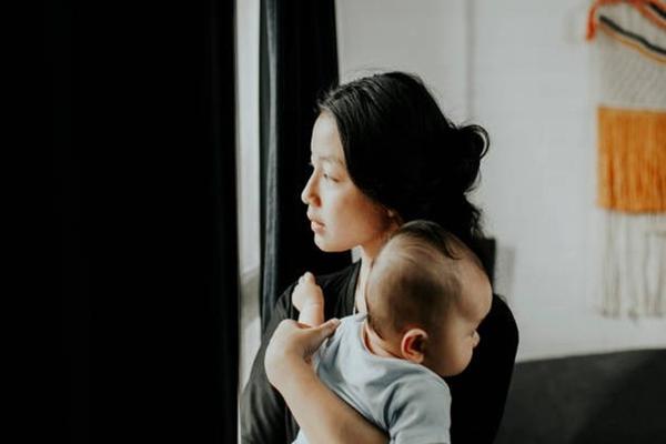 Mừng cưới em chồng 1 triệu đồng, tôi bị chồng vứt đồ đuổi đi-1