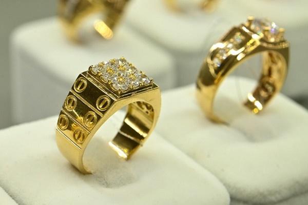 Giá vàng liên tục xô đổ kỷ lục thế nào?-3