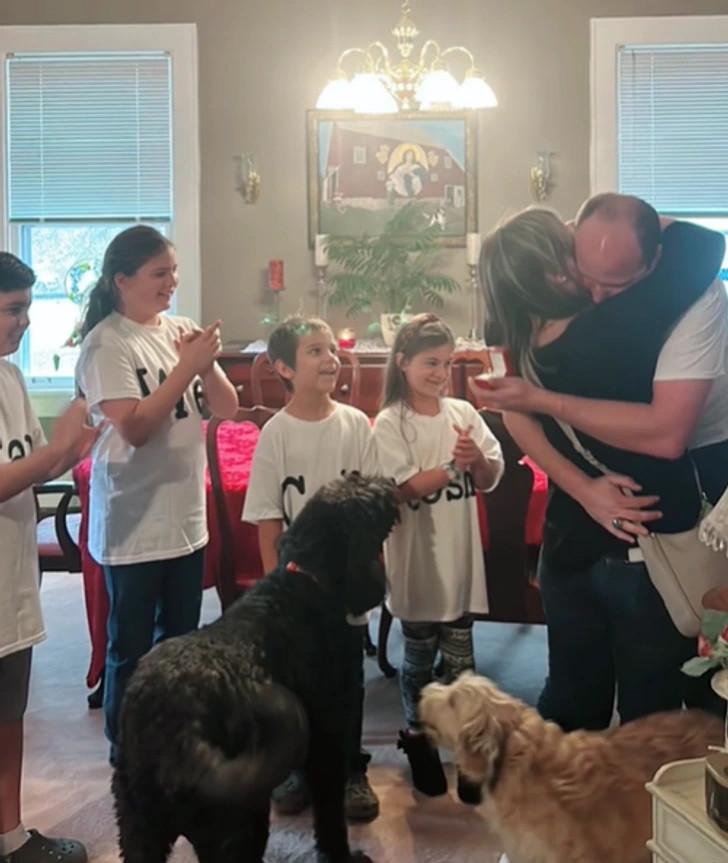 Chàng trai cầu hôn bạn gái là mẹ đơn thân bằng 5 chiếc nhẫn, lý do đằng sau khiến cộng đồng mạng rơi nước mắt-3