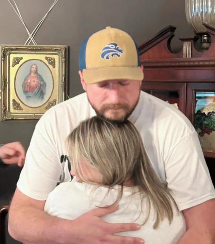 Chàng trai cầu hôn bạn gái là mẹ đơn thân bằng 5 chiếc nhẫn, lý do đằng sau khiến cộng đồng mạng rơi nước mắt-4