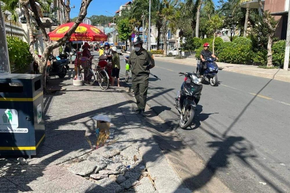 Phát hiện thi thể bé trai sơ sinh đặt trong thùng giấy-1