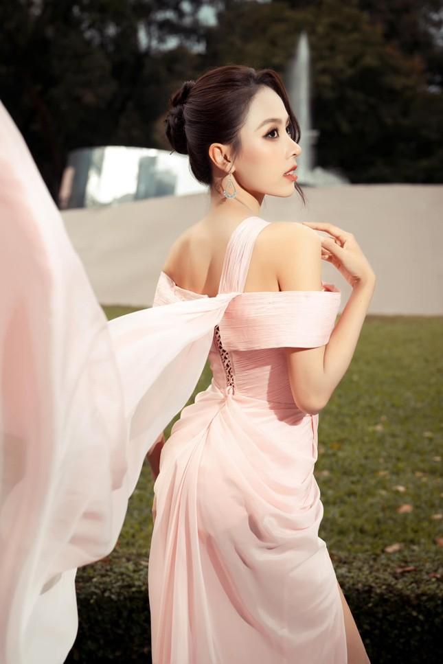 Em gái Trấn Thành mặc táo bạo-4