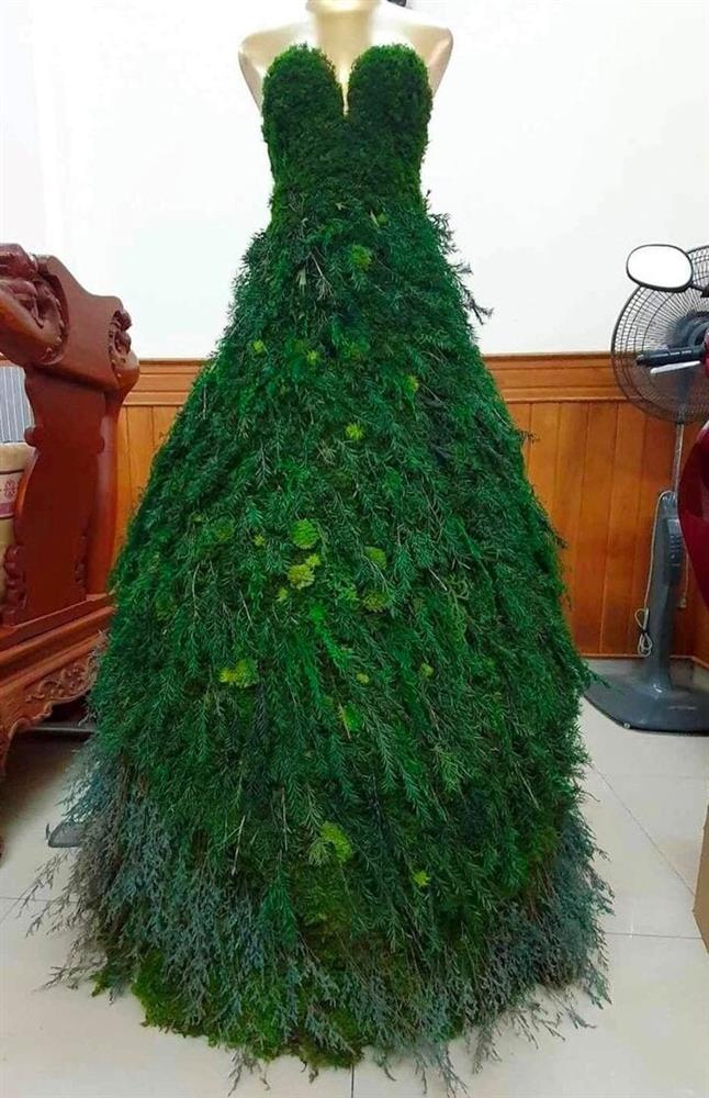 Hàng độc mùa Giáng sinh: Chiếc váy làm từ rêu giá hơn 20 triệu đồng-2