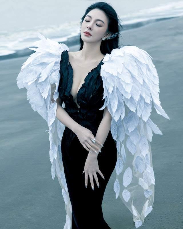 Mỹ nhân phản bội Châu Tinh Trì trẻ đẹp như gái đôi mươi dù đã làm mẹ 2 con, ở tuổi U40-1