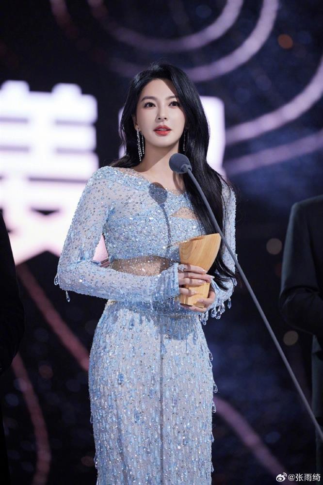 Mỹ nhân phản bội Châu Tinh Trì trẻ đẹp như gái đôi mươi dù đã làm mẹ 2 con, ở tuổi U40-3