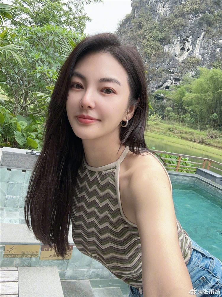 Mỹ nhân phản bội Châu Tinh Trì trẻ đẹp như gái đôi mươi dù đã làm mẹ 2 con, ở tuổi U40-7