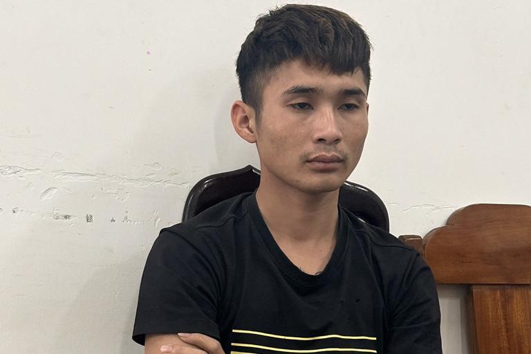 Phê ma túy, 2 thanh niên bốc đầu xe máy trên Quốc lộ 26-2