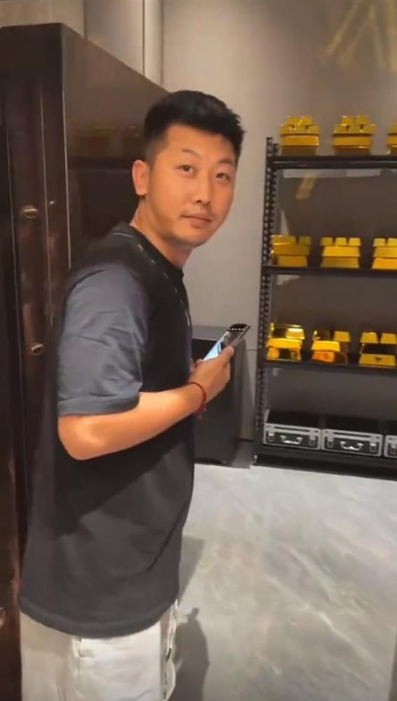 Nam diễn viên khoe đống vàng 7.000 tỷ đồng và màn đáp trả gây bức xúc-1